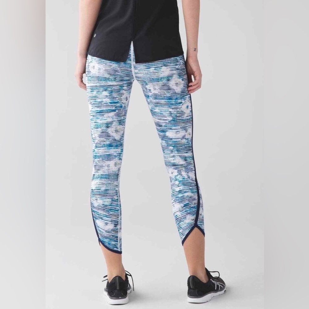 LULULEMON Real Quick Tight Crop Leggings Blurry Belle Multi Hero Blue